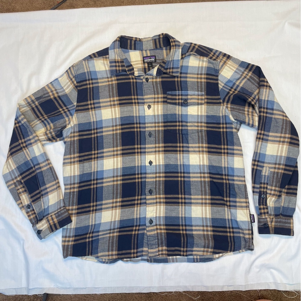 Patagonia Men’s Lightweight Fjord Flannel Shirt